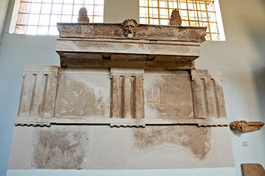 Археологический музей, антаблемент святилища, ок. 325 г. до н.э.
