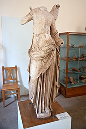 Археологический музей, статуя Ники из святилища, ок. 130 г. до н.э.