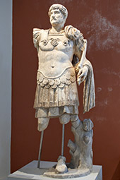 Лименас, археологический музей, статуя императора Адриана