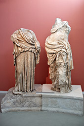 Лименас, археологический музей, статуи Диониса и музы