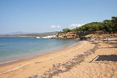 Пляж Салоникьос