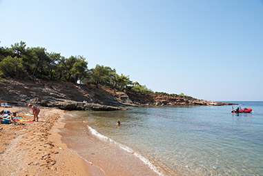 Пляж Салоникьос