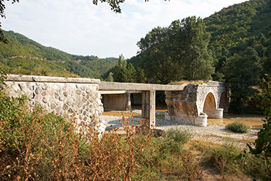 Река Косинтос, мост