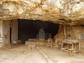 The entrance in the cave