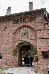 Монастырь Иоанна Предтечи, вход