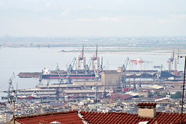 Вид с башни Тригониу, порт