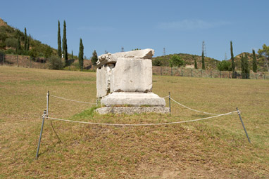 Древняя Олимпия, Стадион, алтарь Деметры